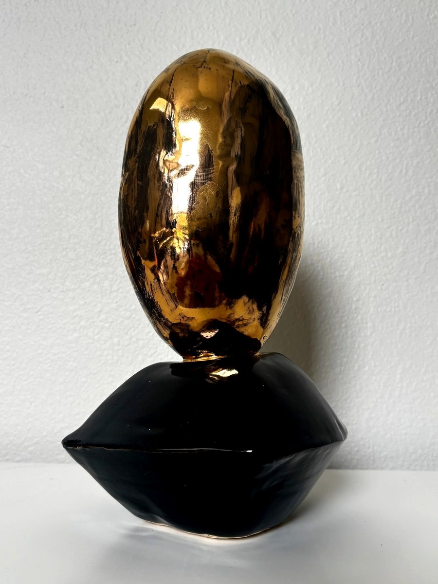 Uprightness ceramic sculpture view