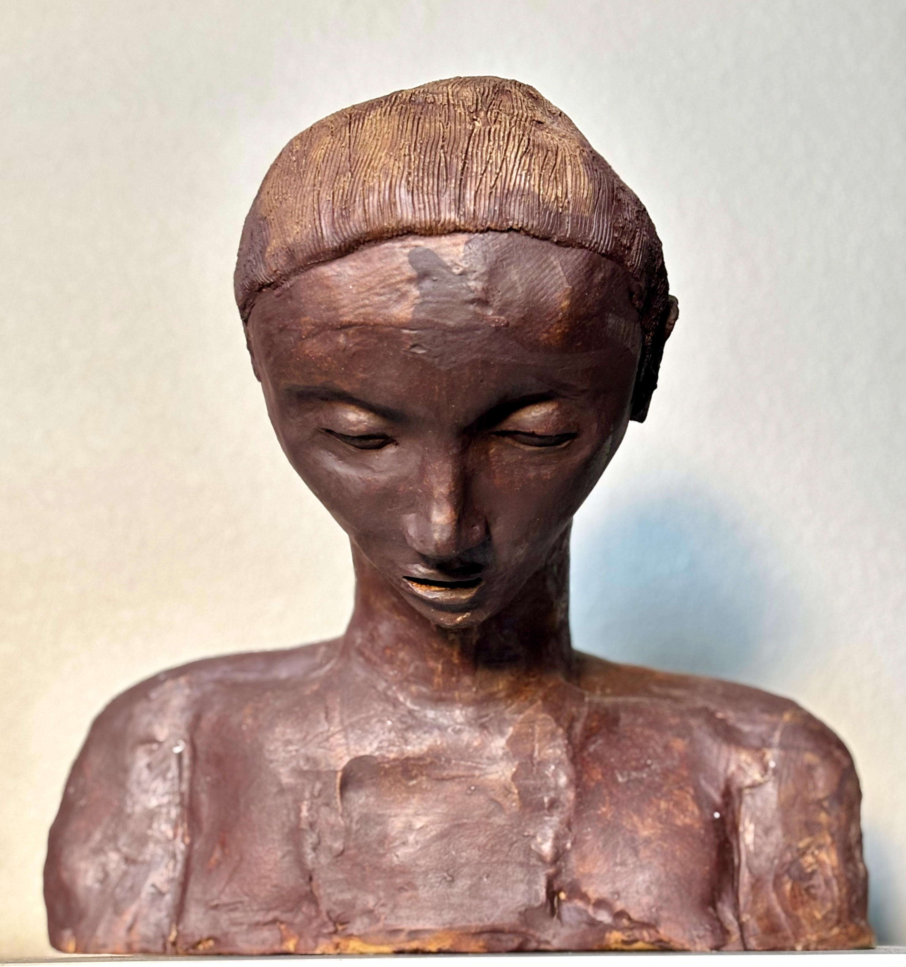 imbusy ceramic sculpture view